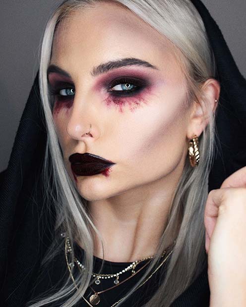 Maquillage classique des yeux de vampire