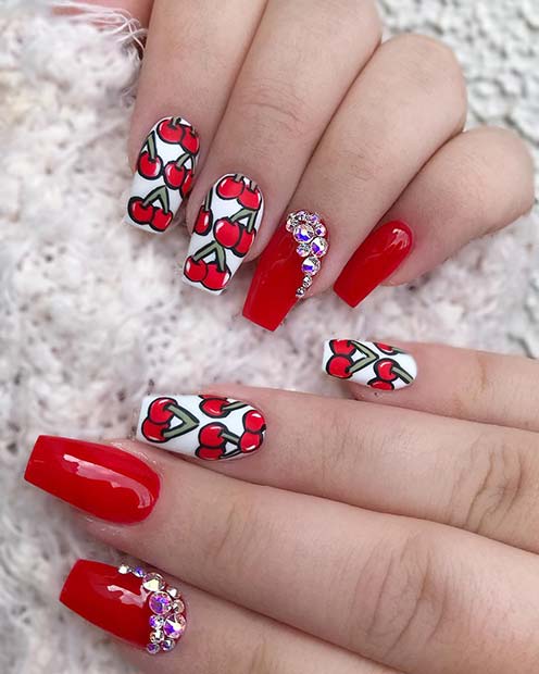 Κόκκινα νύχια με Bold Cherry Art και στρας