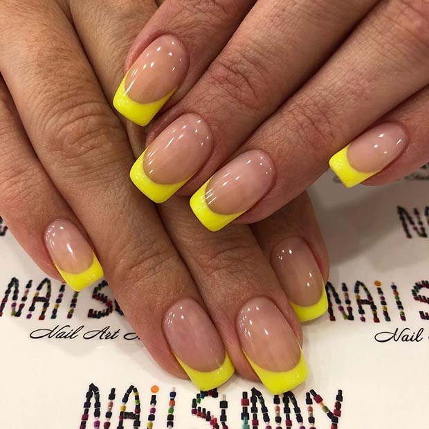 Nude Nails με Neon Yellow Tips