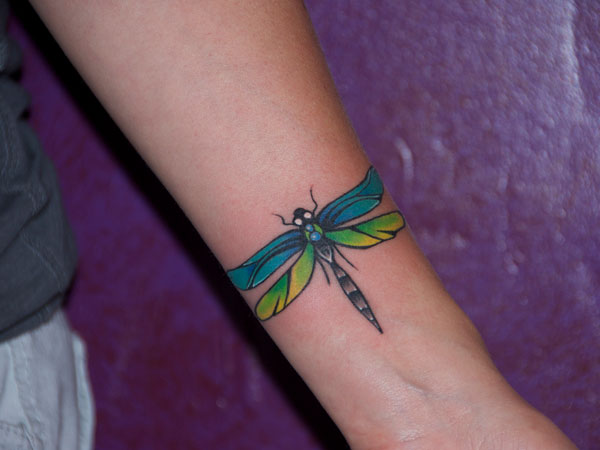 Ευτυχισμένο τατουάζ Dragonfly