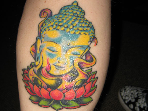 Βουδιστικό πολύχρωμο τατουάζ