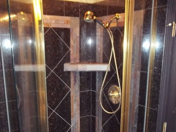 Douche de salle de bain luxueuse