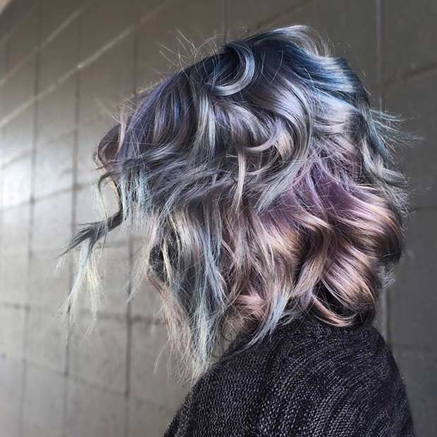 Cheveux métalliques bleus et violets