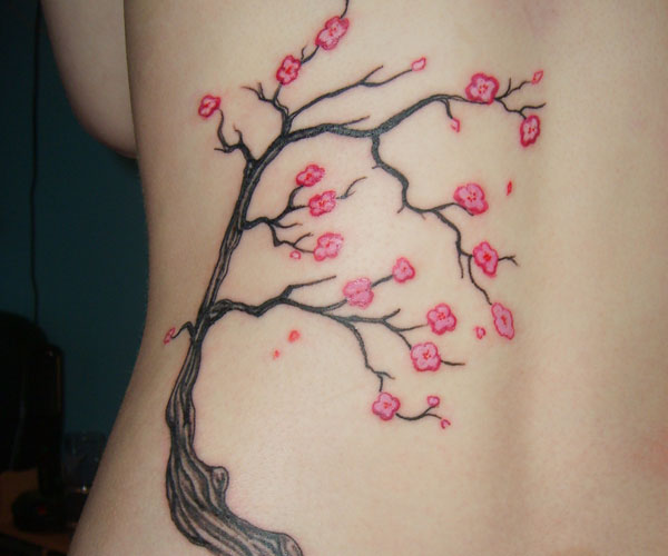 Tatouage de dos d'arbre de fleur de cerisier