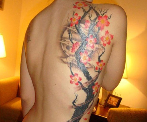 Tatouage incroyable de fleurs de cerisier