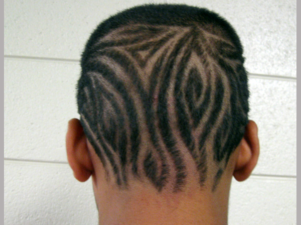 Όμορφο φύλλο με θέμα τατουάζ μαλλιών