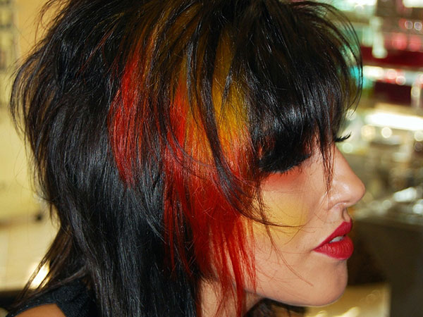 Coiffure colorée rouge