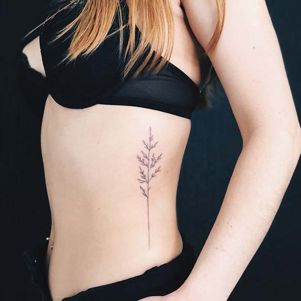 Jolie idée de tatouage de côtes botaniques