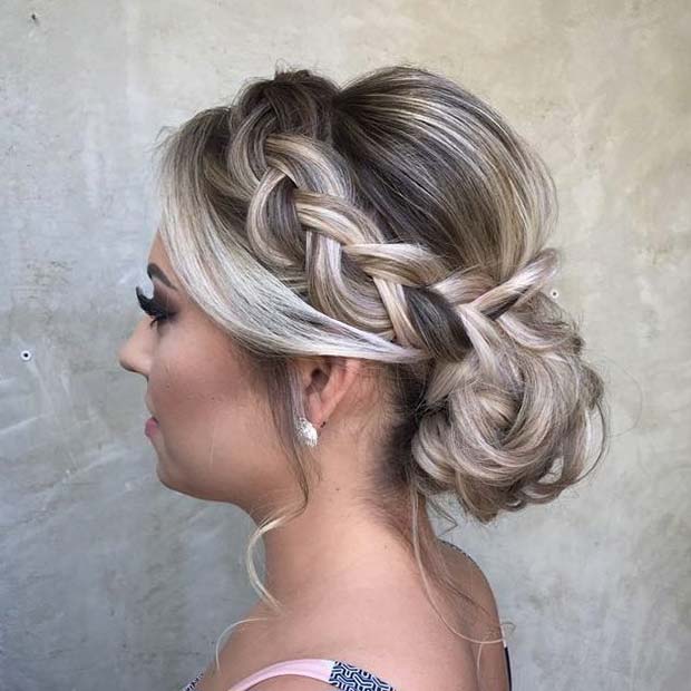 Updo קלוע למדי