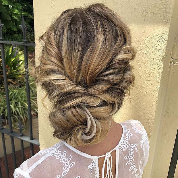 Chignon bas avec torsades