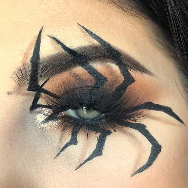 Maquillage des yeux d'araignée pour Halloween