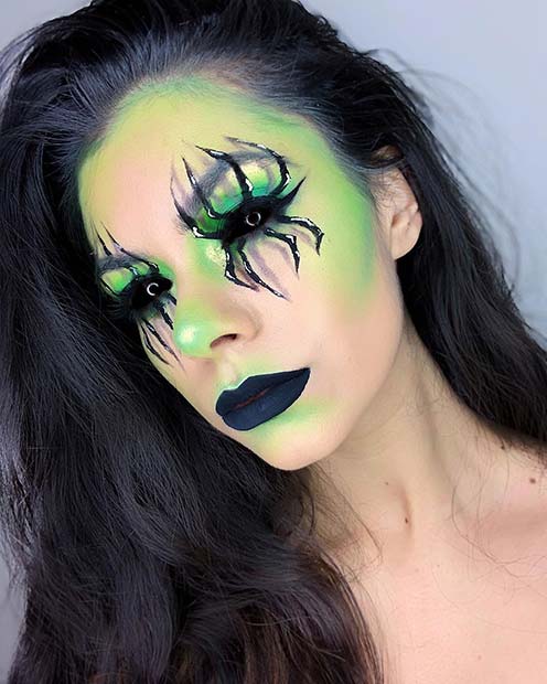 Maquillage vert avec des yeux d'araignée