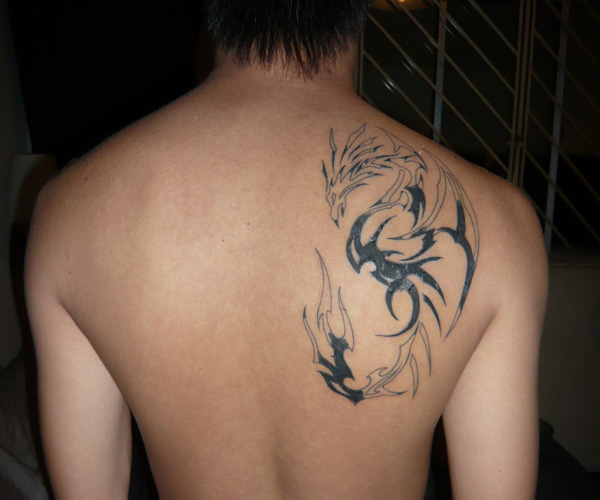 Dragon tribal artistique