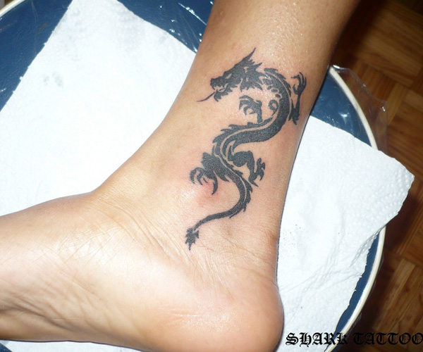 Tatouage de jambe de dragon