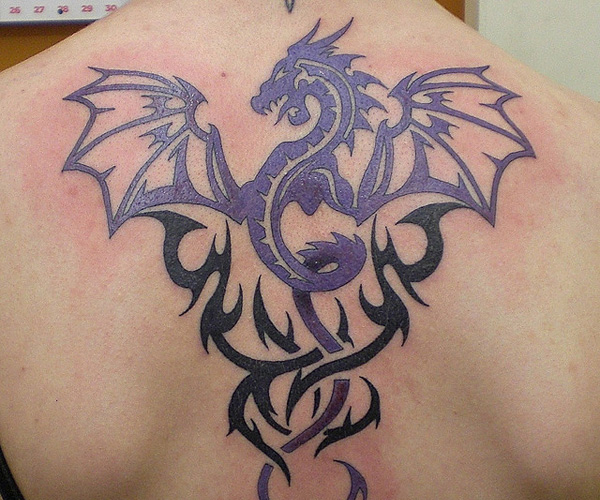 Dragon tribal entrelacé