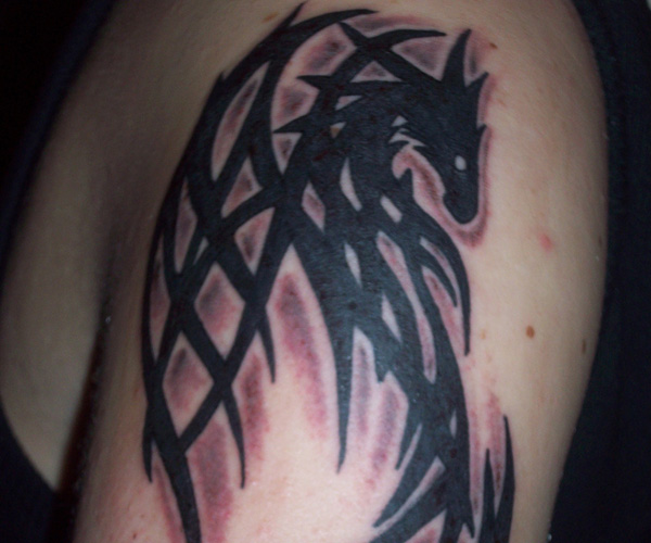 Motif de dragon tribal