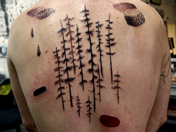 Tatouage nature dos noir