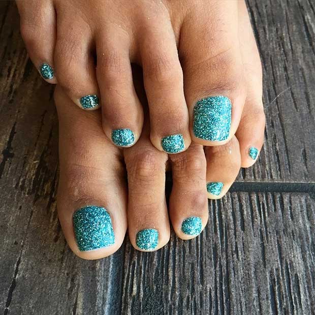Green Glitter Toe Nail Design για Άνοιξη και Καλοκαίρι