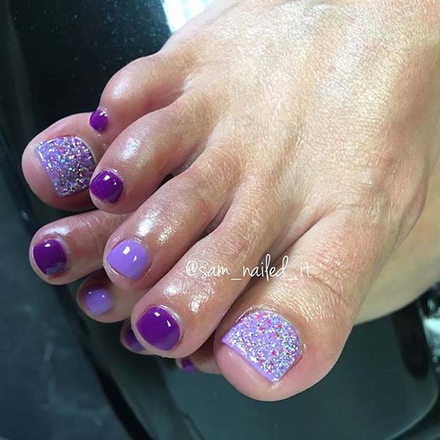 Conception d'ongles d'orteils scintillants violet facile