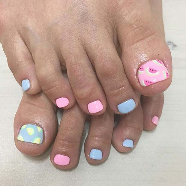 Conception mignonne d'ongle d'orteil rose et bleu pastel