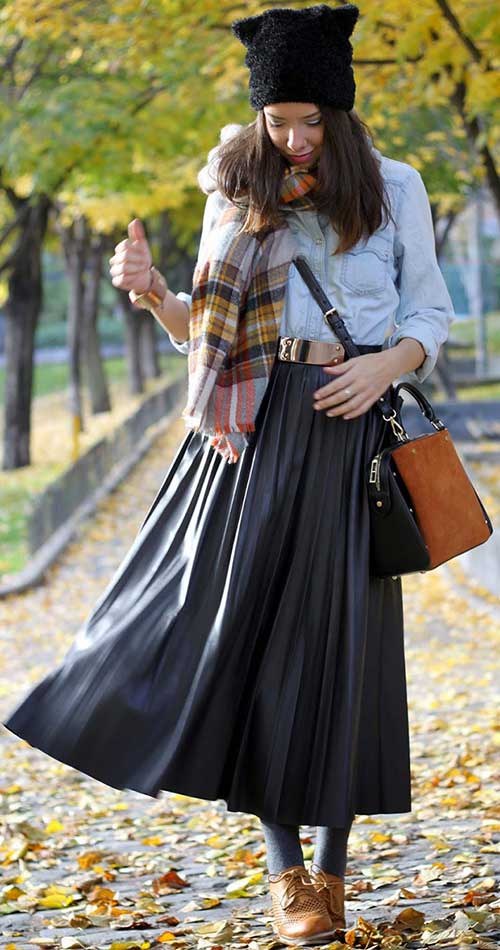 Δερμάτινη Maxi Φούστα Denim Μπλούζα Outfit