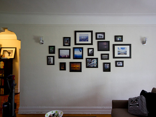 Groupe de photos sur le mur