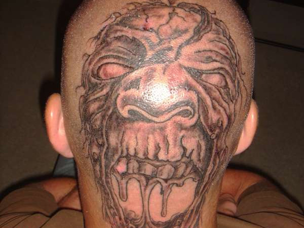 Tatouage tête de monstre