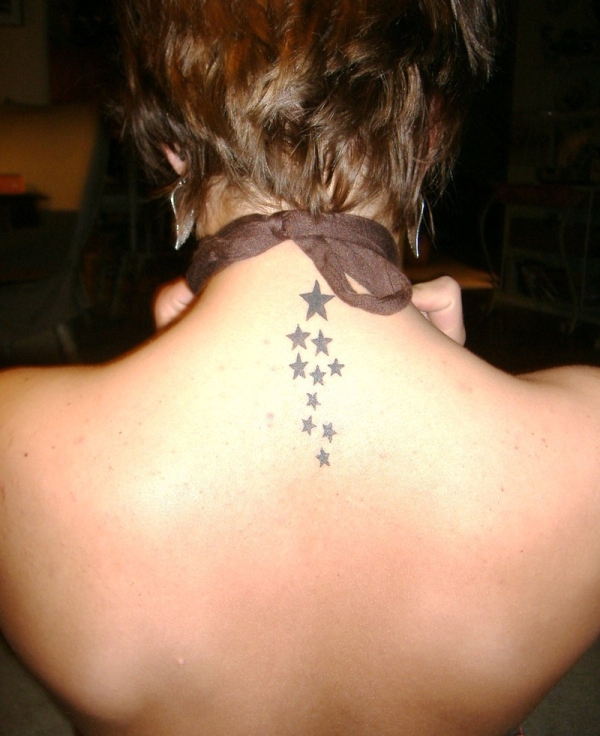 Beau tatouage d'étoile filante