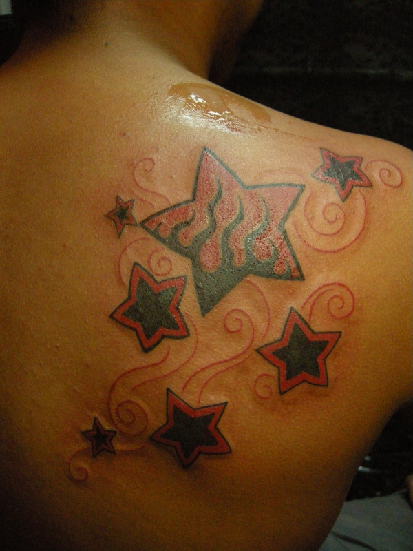 Tatouage étoile brûlante