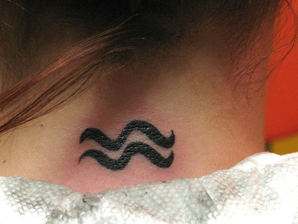 Τατουάζ Aquarius Wave Tattoo