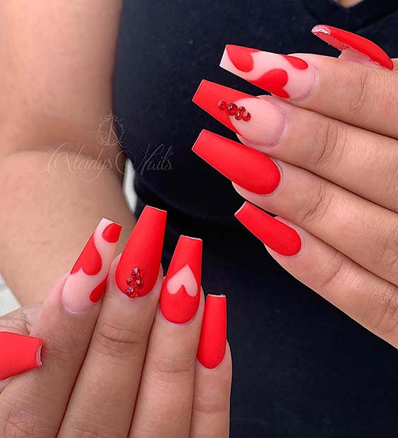 Nail Art Rouge Mat avec Coeur