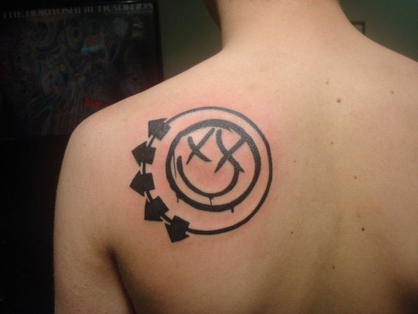 Tatouage Noir Smiley Mignon