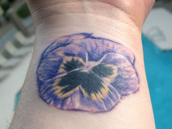 Beau tatouage mauve
