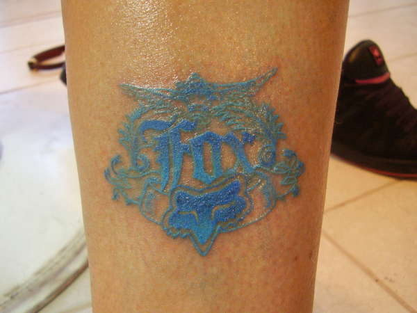 Tatouage de renard fait en bleu clair