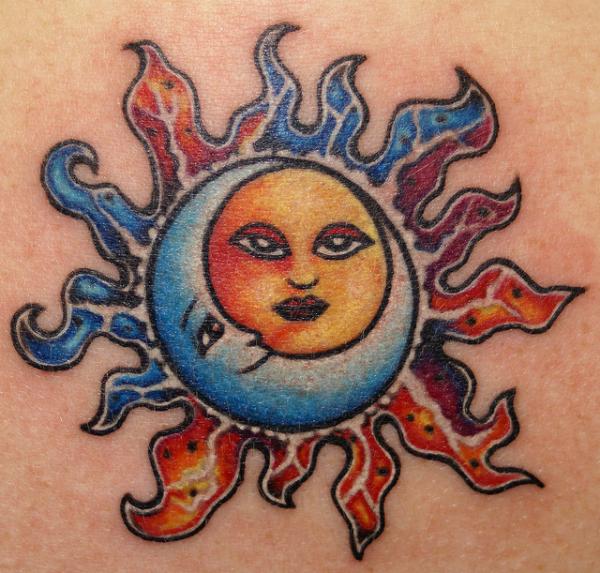 Τατουάζ χαμογελώντας φεγγάρι και ήλιος