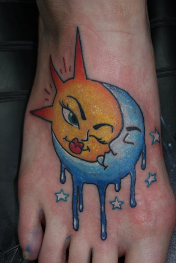 Tatouage coquin soleil et lune