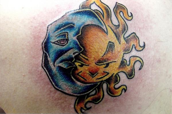 Tatouage Lune Et Soleil Solide