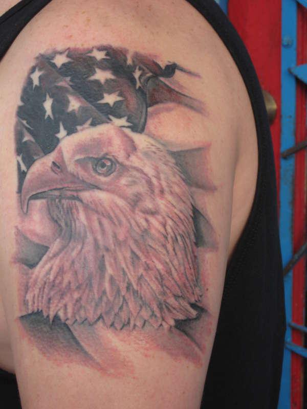 Σκίτσο του τατουάζ αετού και αμερικανικής σημαίας