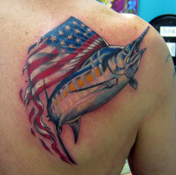 Αμερικανική σημαία και τατουάζ ψαριών