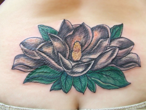 Tatouage de fleur épanouie