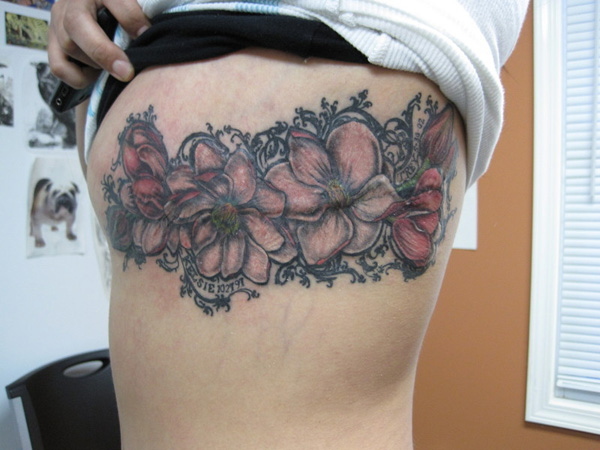 Tatouage de guirlande de magnolia