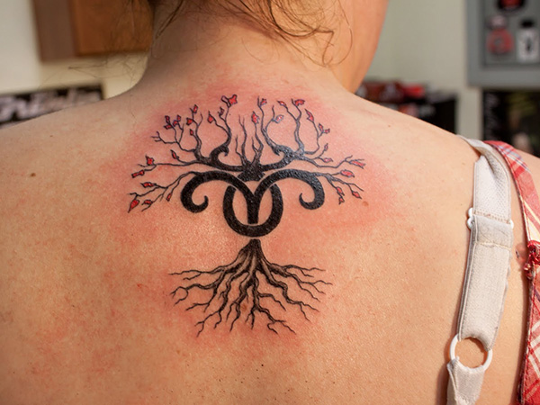 Tatouage arbre bélier en fleurs