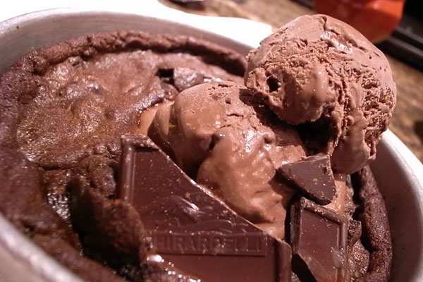 Pizookie aux trois chocolats