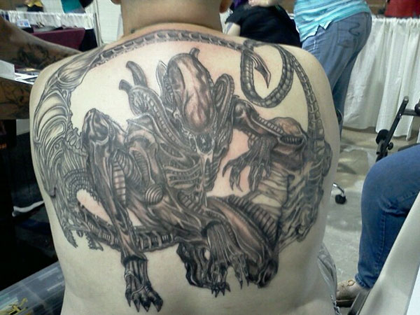 Tatouage extraterrestre horrible