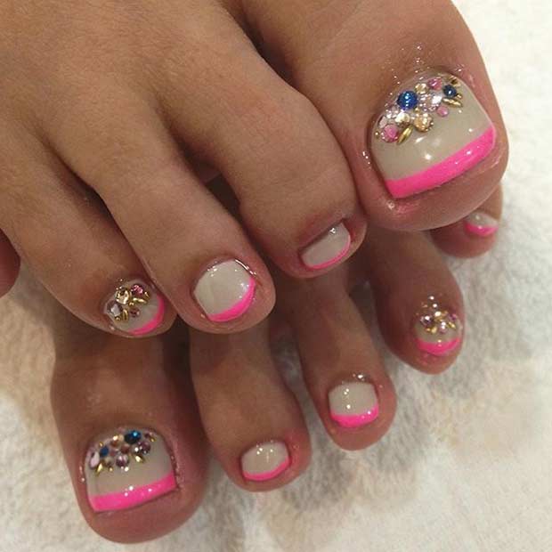 Rose et nude French Tip Toe Nail Design pour l'été