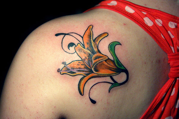 Tatouage dos glaïeul orange