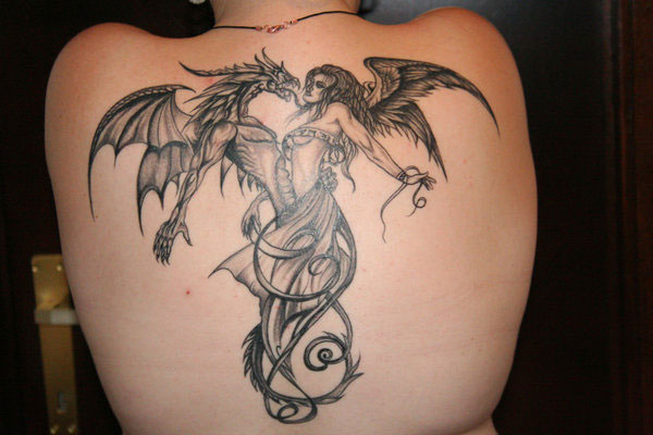 Tatouage de dame dragon