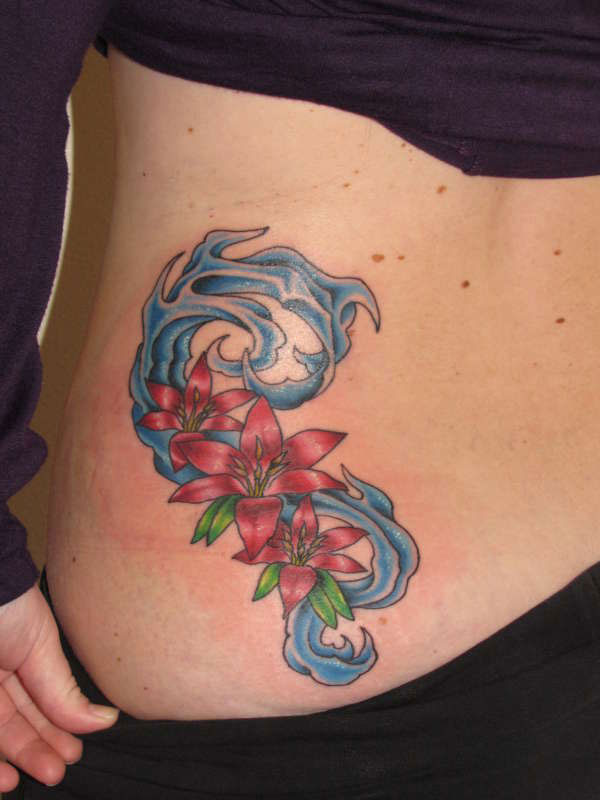 Tatouage Tsunami Fleurs