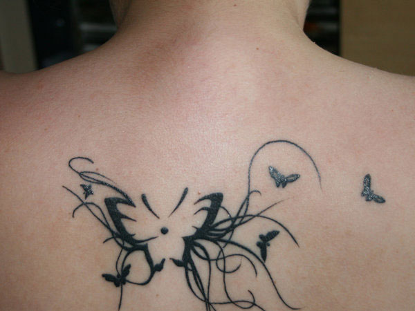 Tatouage de naissance joyeuse pour maman