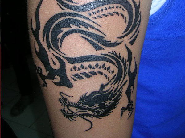 Μαύρο δράκο τατουάζ